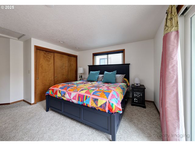 4035 Sw POMONA St, Portland, OR 97219