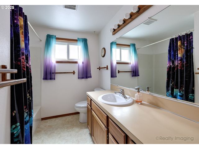 4035 Sw POMONA St, Portland, OR 97219