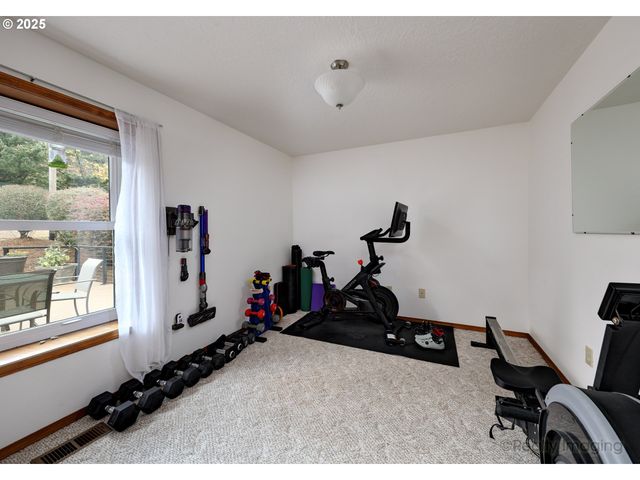 4035 Sw POMONA St, Portland, OR 97219