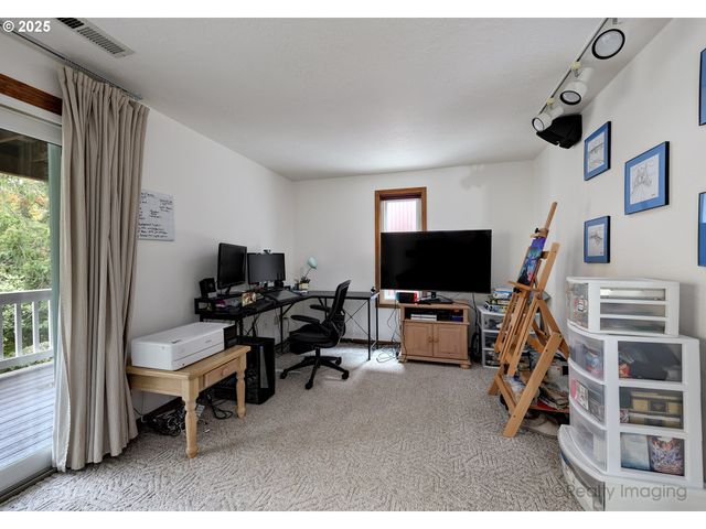 4035 Sw POMONA St, Portland, OR 97219