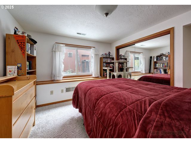 4035 Sw POMONA St, Portland, OR 97219