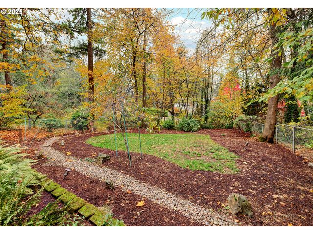 4035 Sw POMONA St, Portland, OR 97219