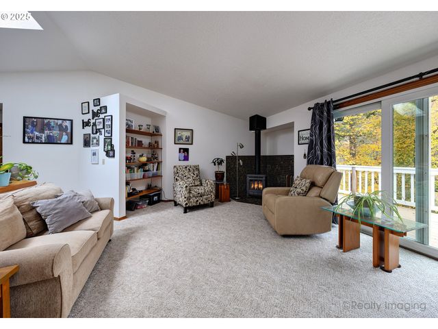 4035 Sw POMONA St, Portland, OR 97219