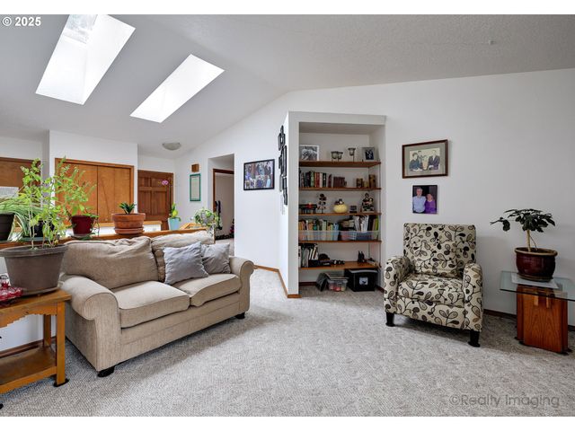 4035 Sw POMONA St, Portland, OR 97219