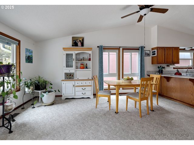 4035 Sw POMONA St, Portland, OR 97219