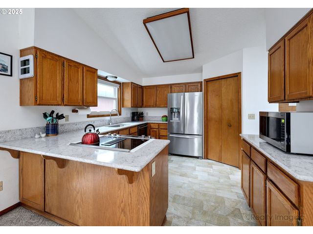 4035 Sw POMONA St, Portland, OR 97219