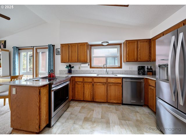 4035 Sw POMONA St, Portland, OR 97219