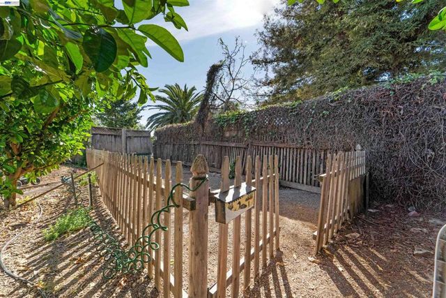 37955 2nd St, Fremont, CA 94536