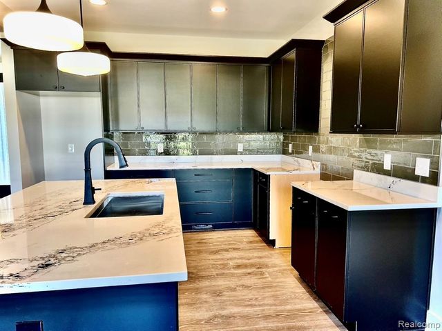 5382 Spring Meadows Way Drive, Fenton Charter Township, MI 48451