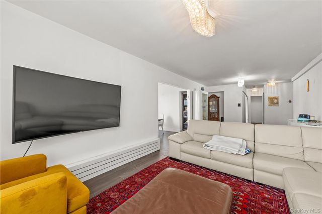 800 Cortelyou Road 3E, Brooklyn, NY 11218