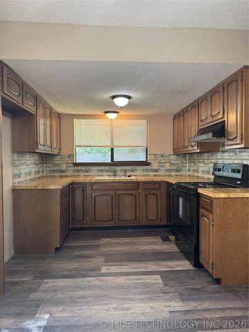 7833 E 79th Place, Tulsa, OK 74133