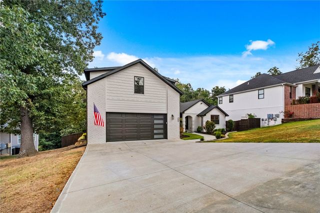 3105 Cardinal Creek Circle, Bentonville, AR 72712
