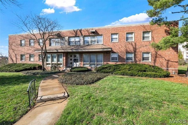 3 Delcrest Court 102, University City, MO 63124