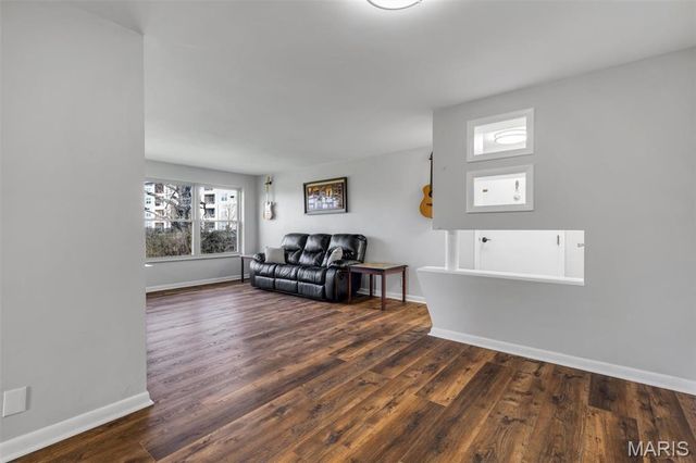 3 Delcrest Court 102, University City, MO 63124