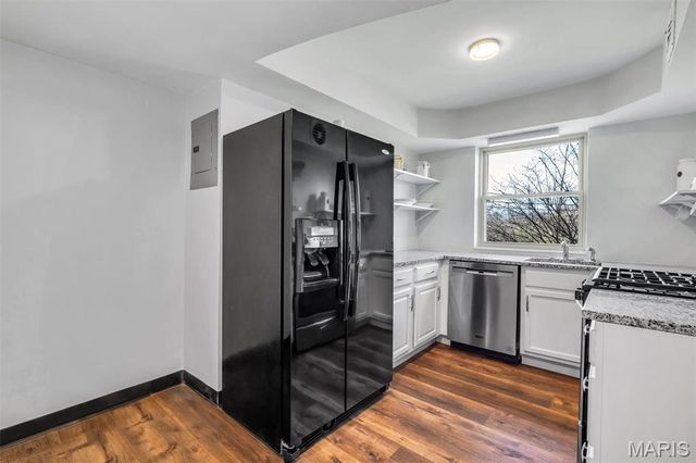 3 Delcrest Court 102, University City, MO 63124