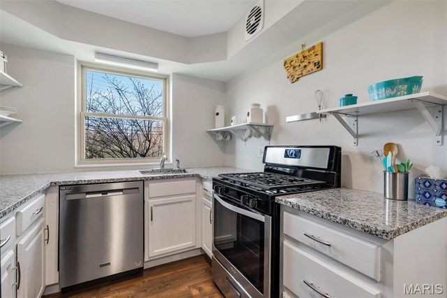 3 Delcrest Court 102, University City, MO 63124