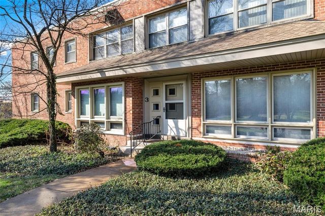 3 Delcrest Court 102, University City, MO 63124