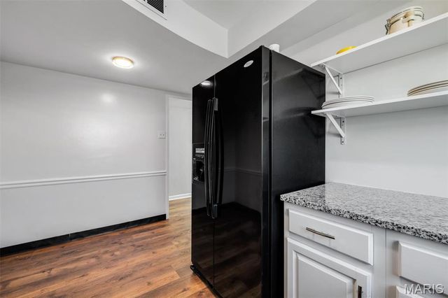 3 Delcrest Court 102, University City, MO 63124