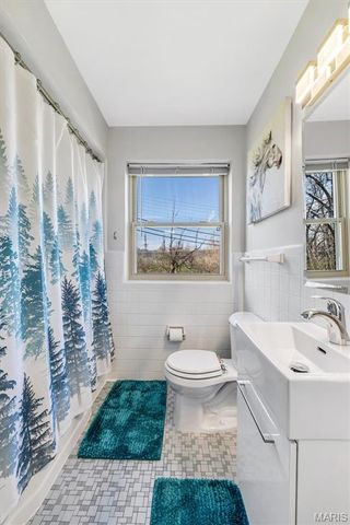 3 Delcrest Court 102, University City, MO 63124