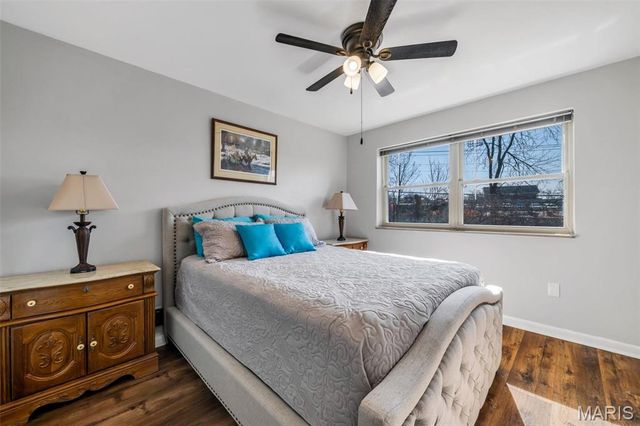 3 Delcrest Court 102, University City, MO 63124