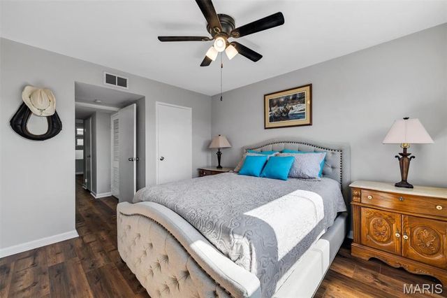 3 Delcrest Court 102, University City, MO 63124