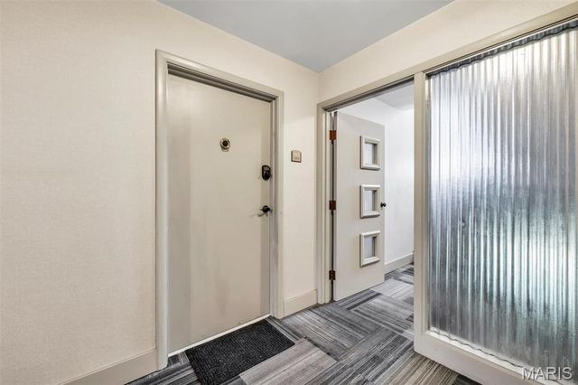 3 Delcrest Court 102, University City, MO 63124