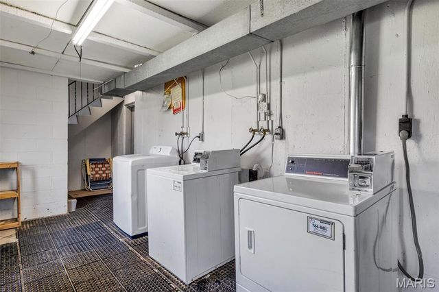 3 Delcrest Court 102, University City, MO 63124