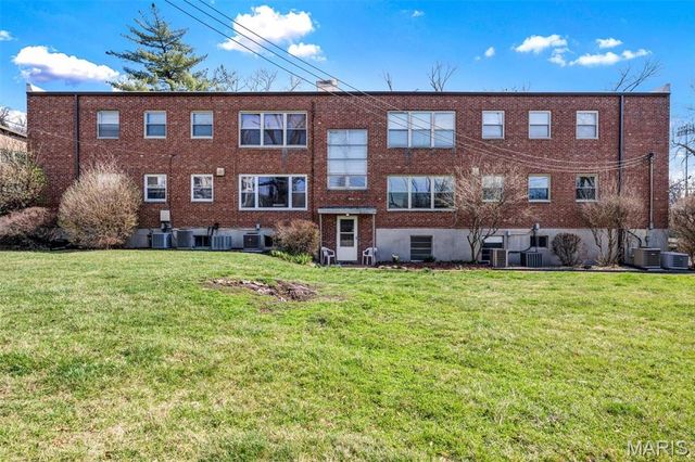 3 Delcrest Court 102, University City, MO 63124