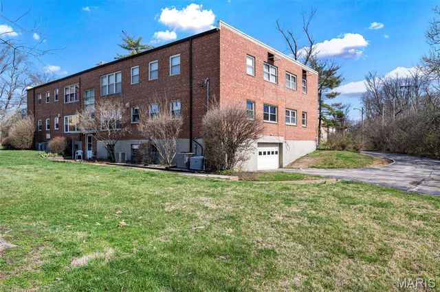 3 Delcrest Court 102, University City, MO 63124