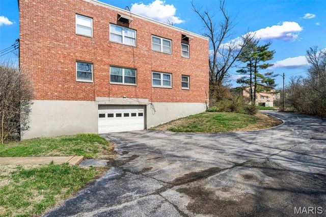 3 Delcrest Court 102, University City, MO 63124