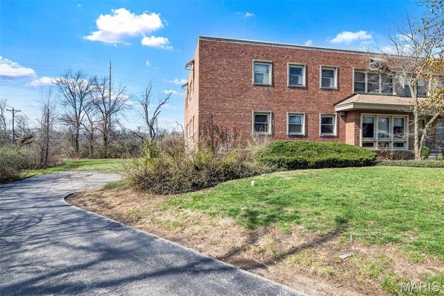 3 Delcrest Court 102, University City, MO 63124