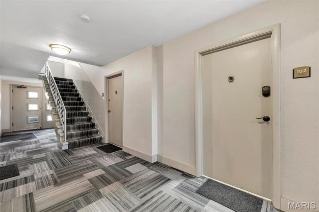 3 Delcrest Court 102, University City, MO 63124