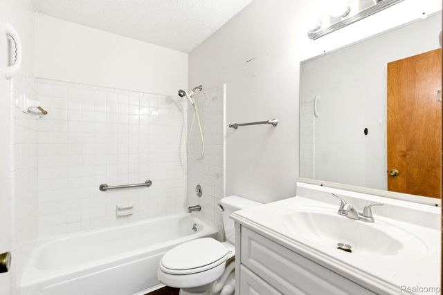 1900 River Road 2, Marysville, MI 48040