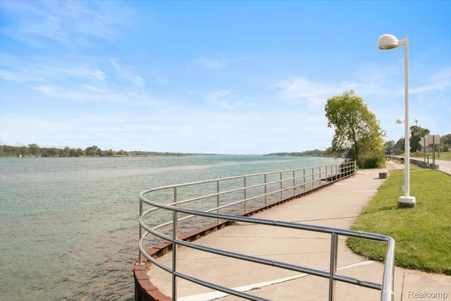 1900 River Road 2, Marysville, MI 48040