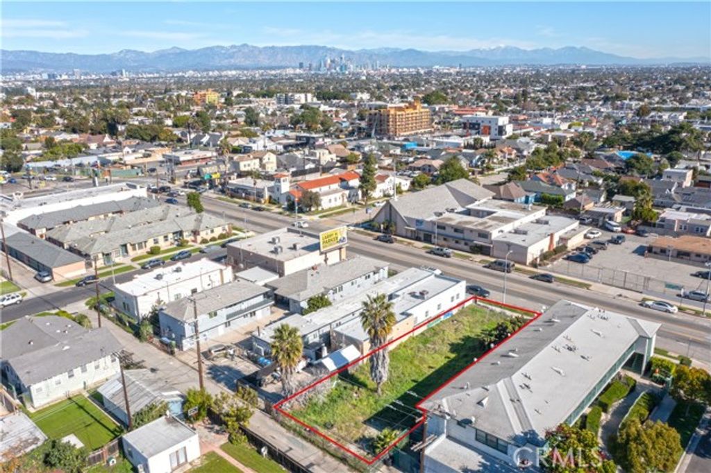 5869 West, Los Angeles, CA 90043