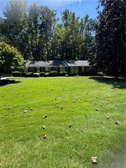 304 Colewood Way NW, Sandy Springs, GA 30328