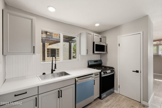 2876-2882 N Edith Boulevard, Tucson, AZ 85716