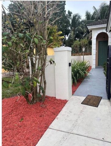 4268 NE 9th St, Homestead, FL 33033