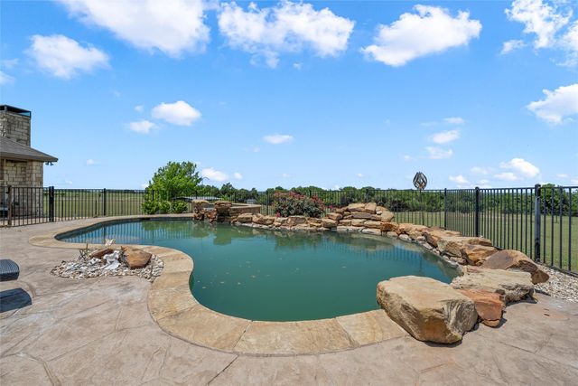 175 Ranchcrest Road, Lorena, TX 76655