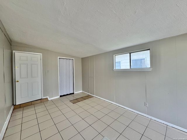 1923 Valencia, San Antonio, TX 78237