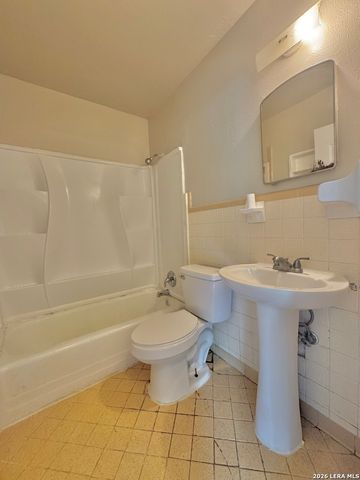 1923 Valencia, San Antonio, TX 78237