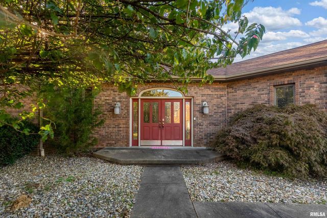 600 Deer Lake Drive West, Carbondale, IL 62901