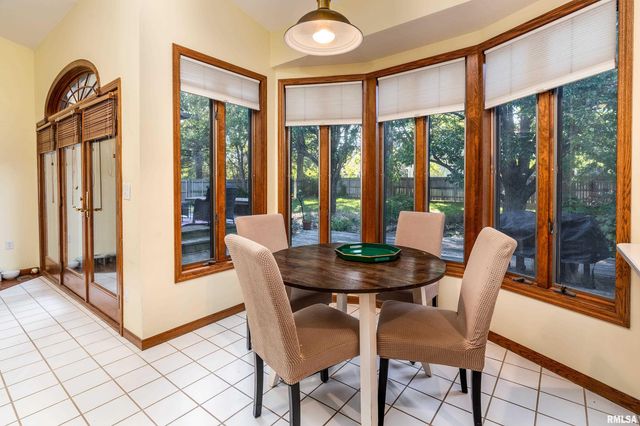 600 Deer Lake Drive West, Carbondale, IL 62901