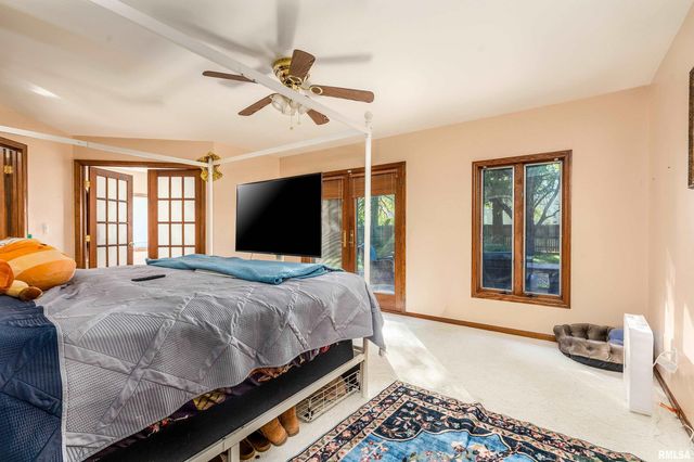 600 Deer Lake Drive West, Carbondale, IL 62901