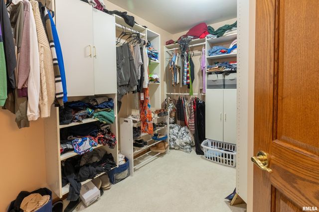 600 Deer Lake Drive West, Carbondale, IL 62901