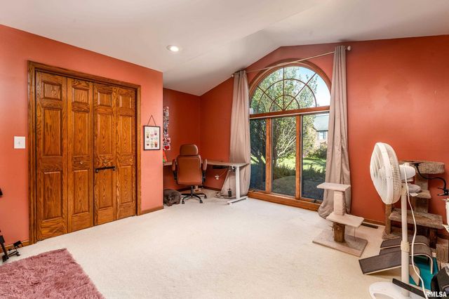 600 Deer Lake Drive West, Carbondale, IL 62901