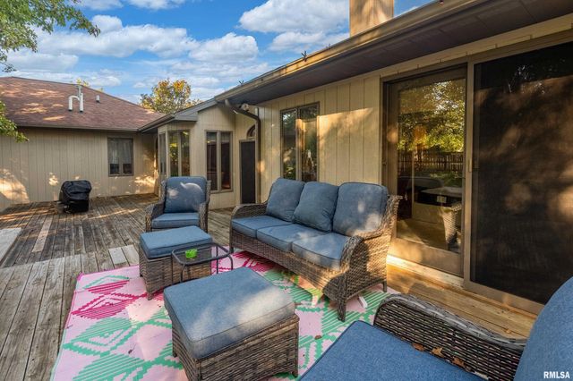 600 Deer Lake Drive West, Carbondale, IL 62901