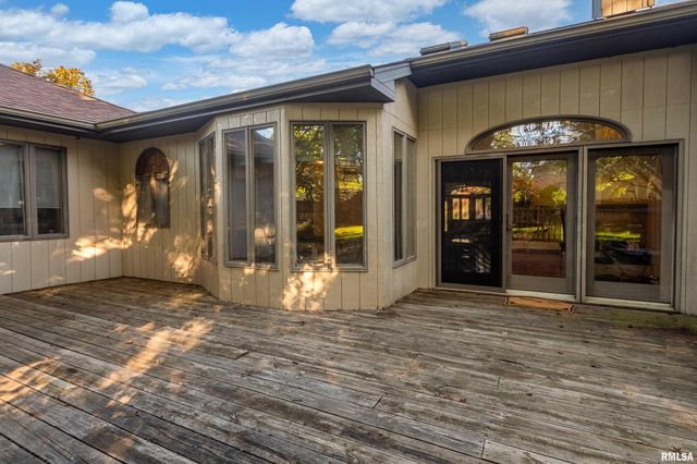 600 Deer Lake Drive West, Carbondale, IL 62901