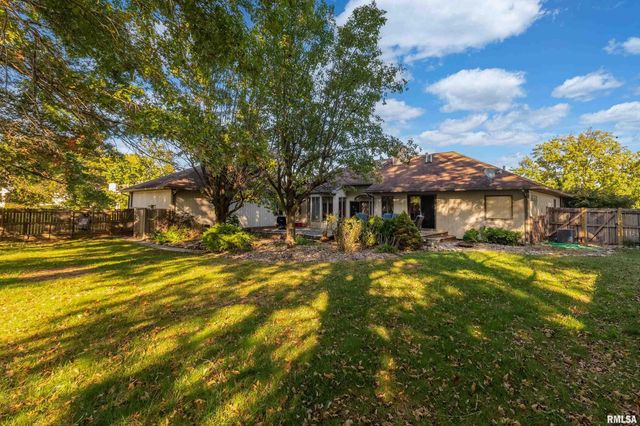 600 Deer Lake Drive West, Carbondale, IL 62901