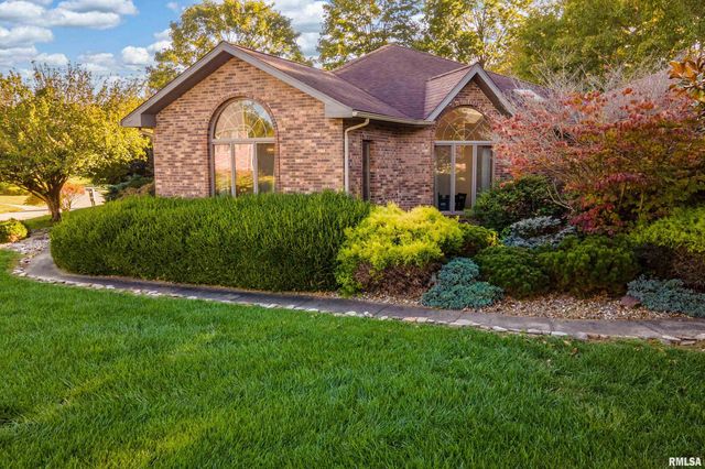 600 Deer Lake Drive West, Carbondale, IL 62901